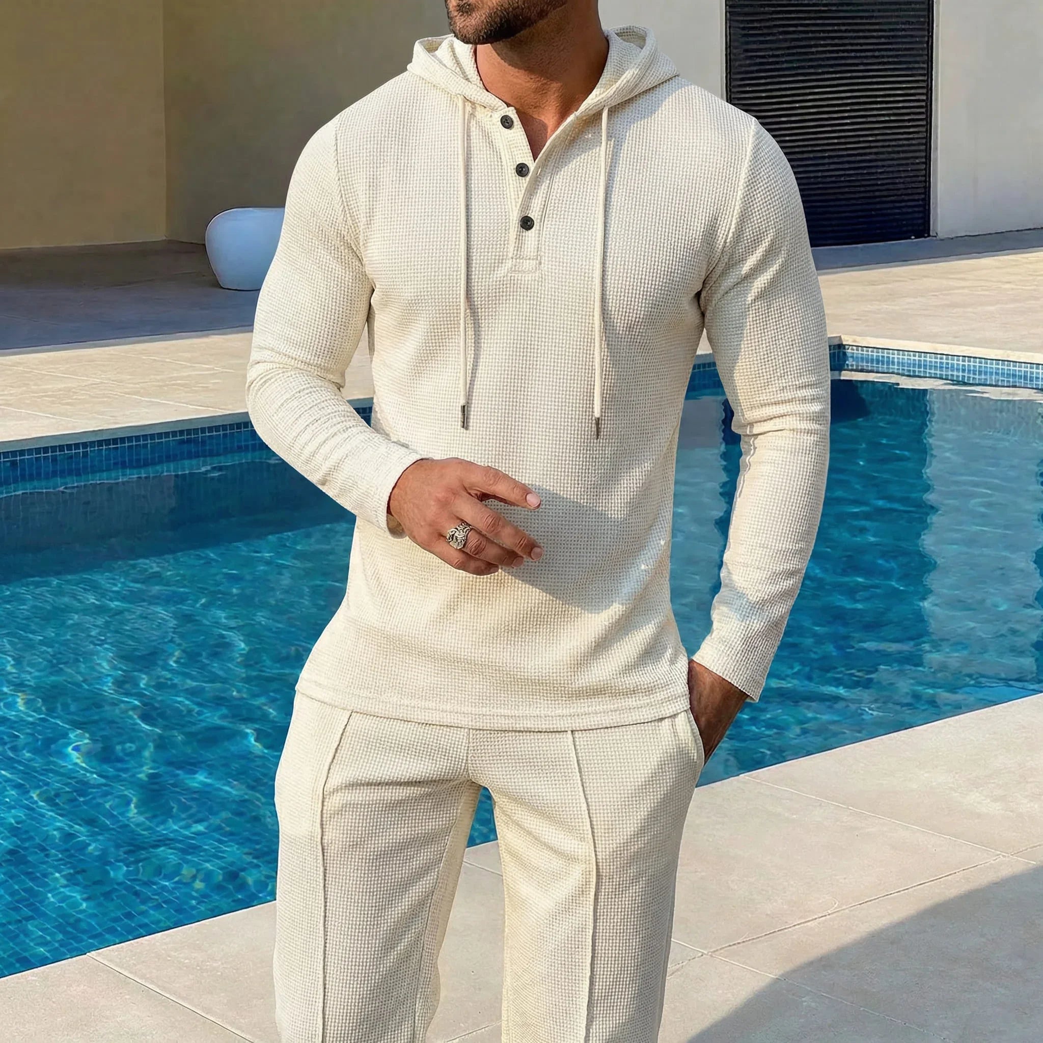 Manchester™ Set aus strukturiertem Baumwollstoff mit Kapuzenhoodie und Slim-Fit-Hose
