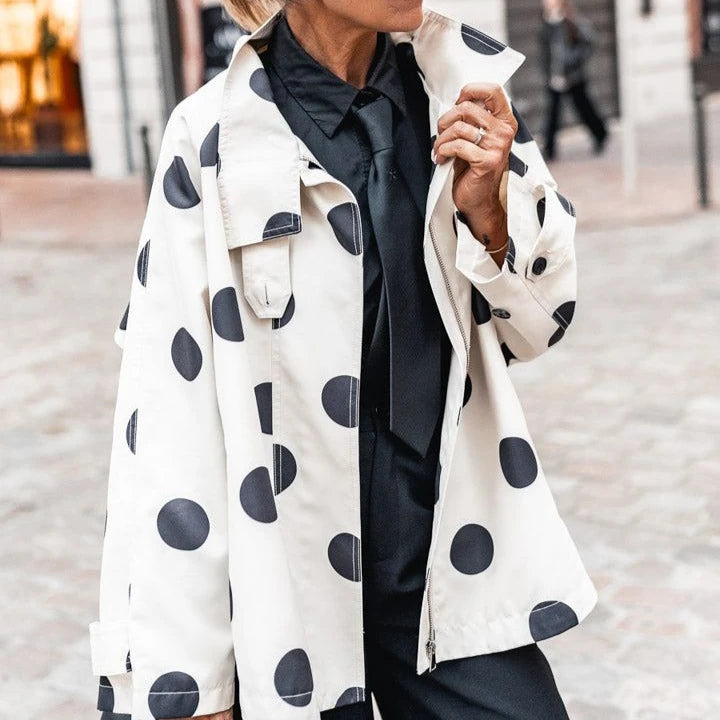 Hella™ Jacke mit Tupfenmuster, hohem Kragen und weiter Passform