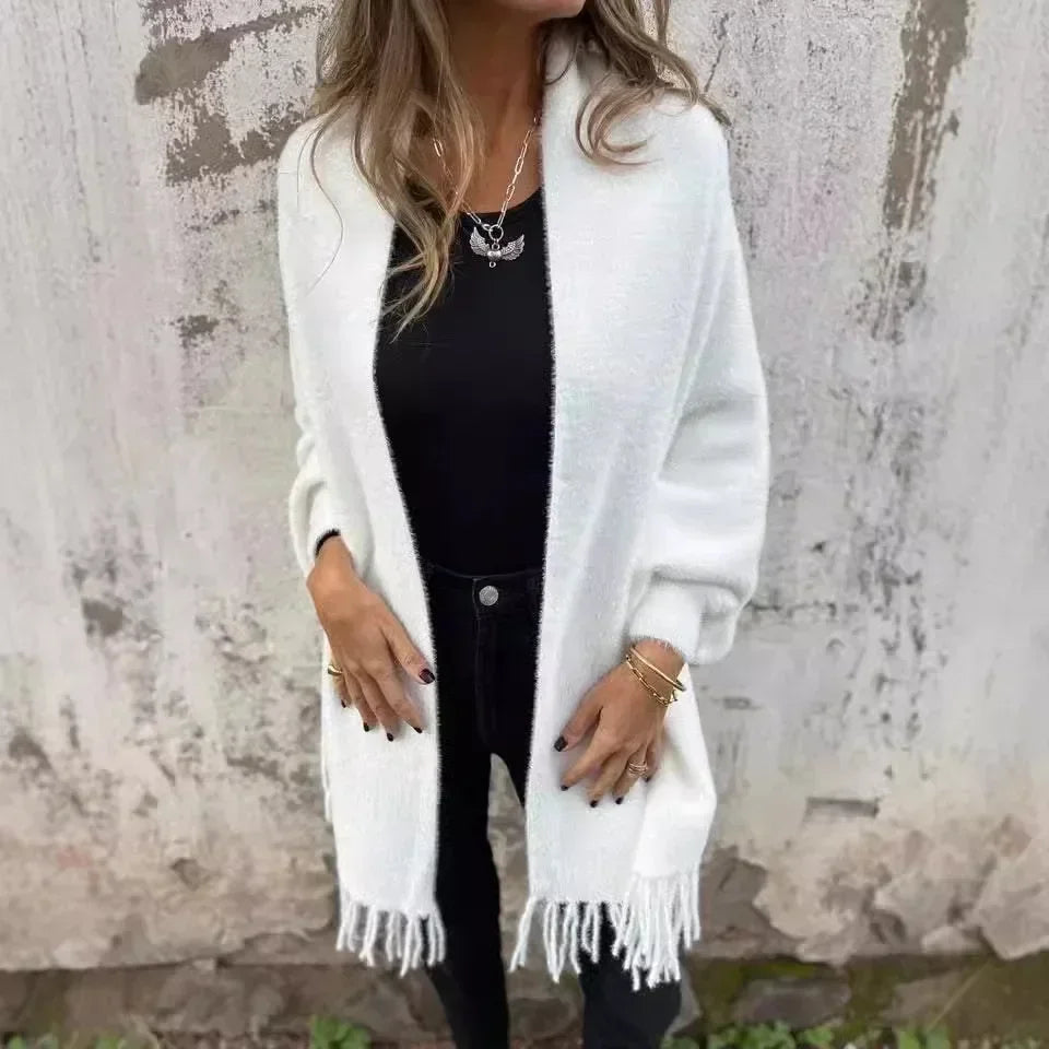 Valmonté™ Mantel im Poncho-Stil aus Weichem Garn mit Fransen und Handgearbeitetem Finish / Die Sanftheit des Winters trifft auf Französische Eleganz!