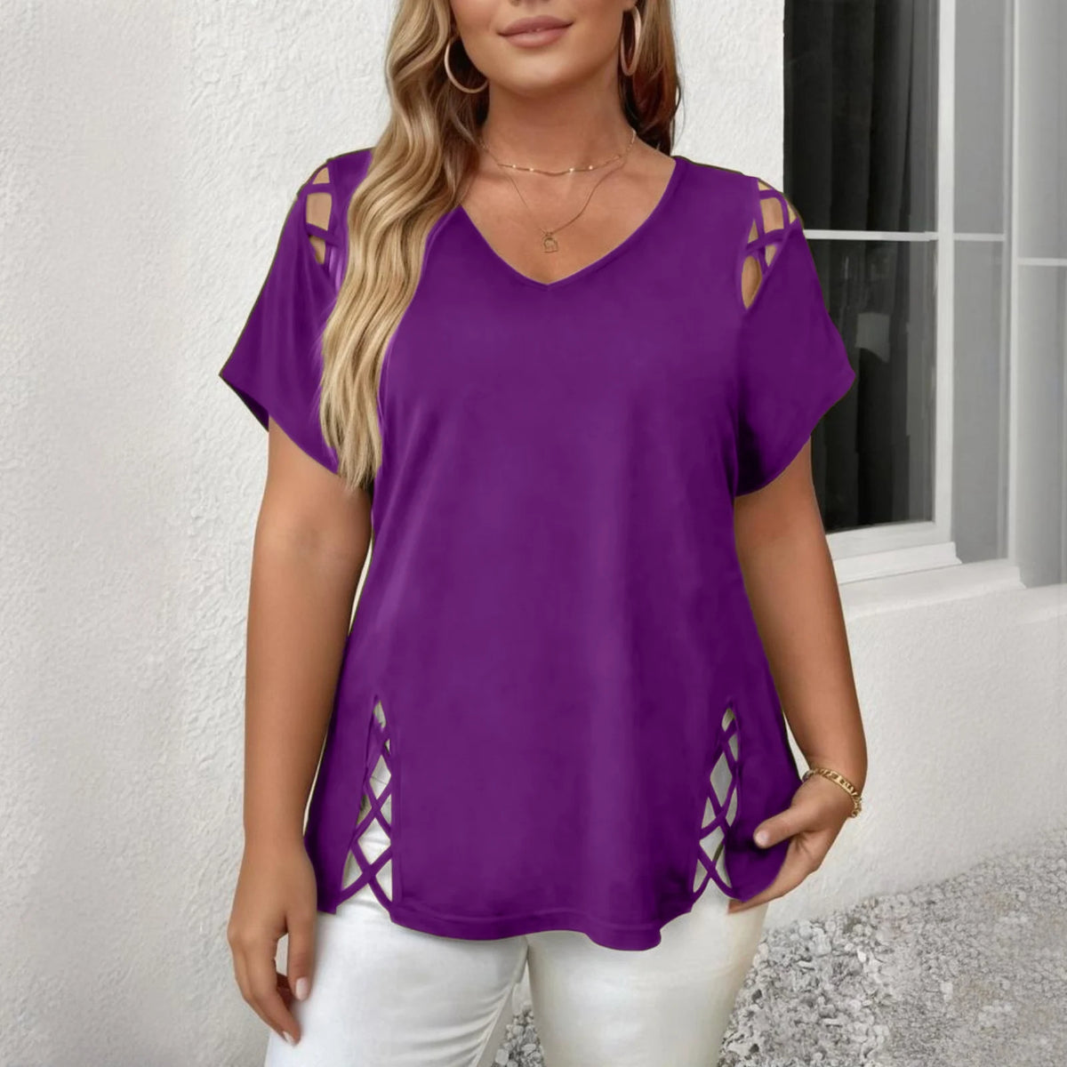 Bluse Caliria™ mit Aussparungen an Schultern und Seiten sowie V-Ausschnitt