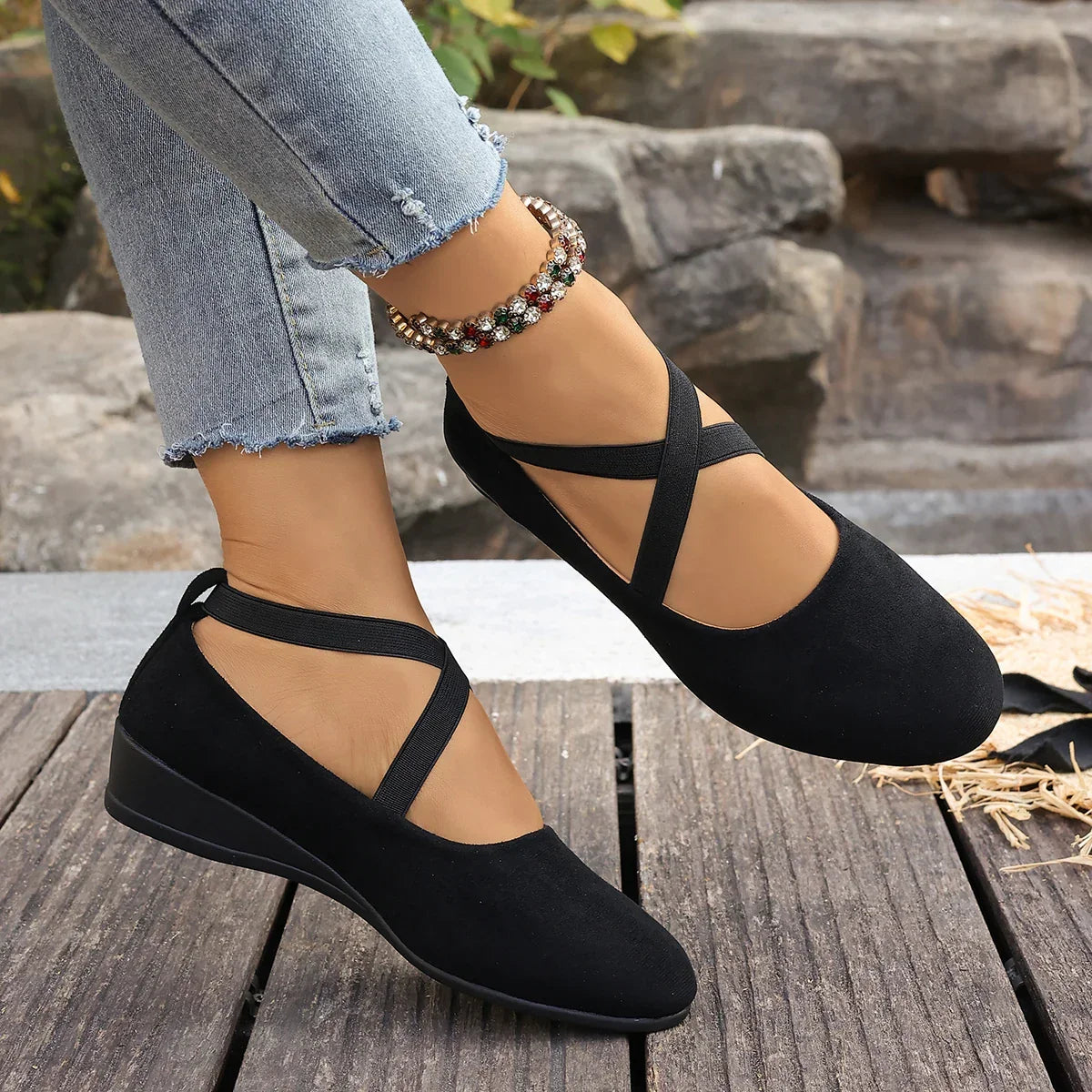 Alouette™ Schuhe Mit Veloursoptik und Gekreuzten Riemen