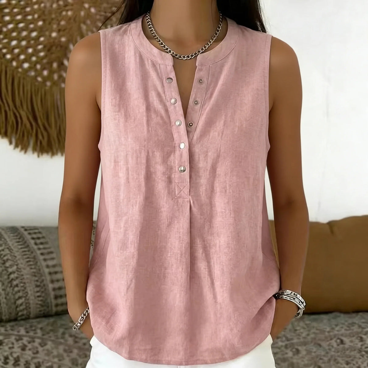 Bluse Nadine™ mit Knopfleiste und Rundhalsausschnitt