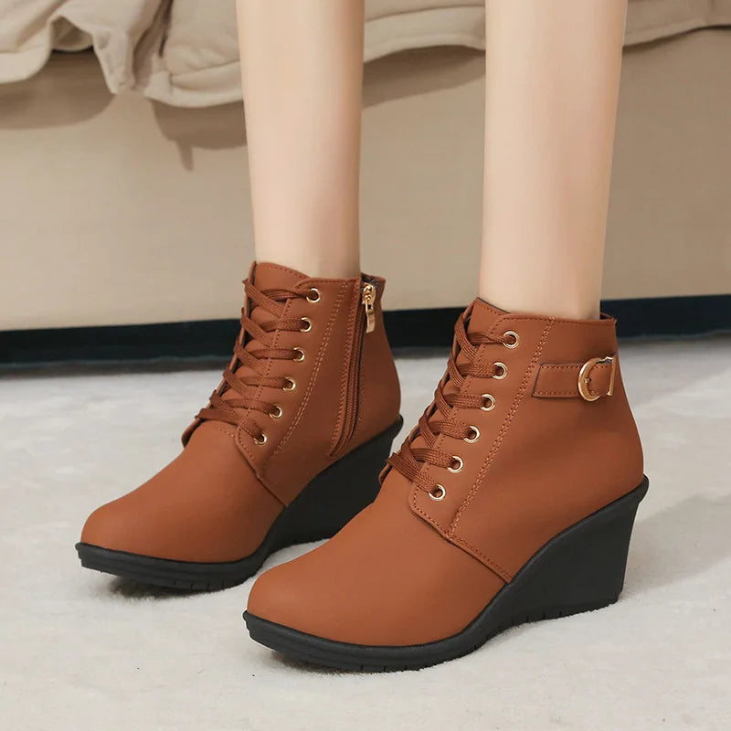 Stiefeletten Vittara™ mit Keilabsatz und Seitlichem Reißverschluss