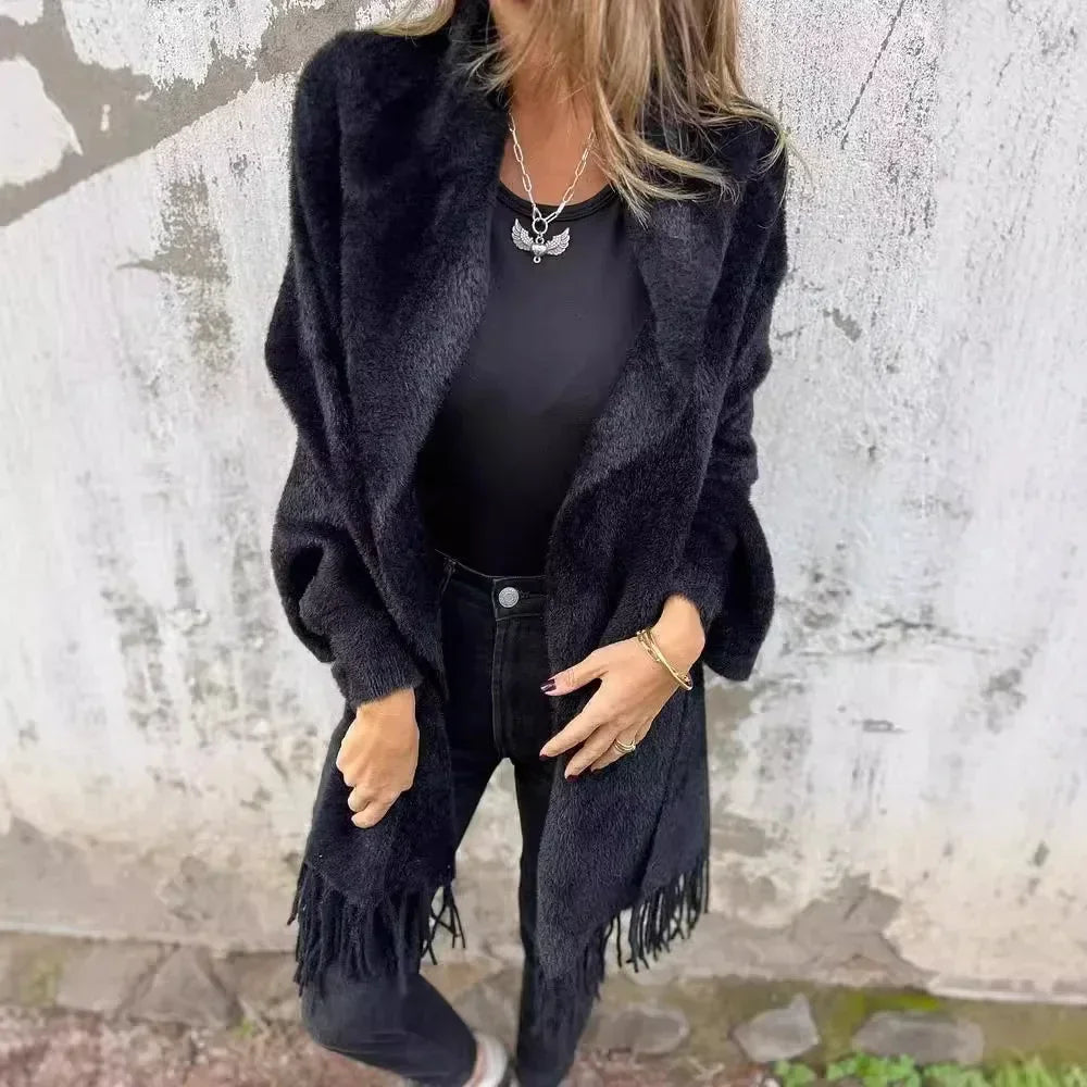 Valmonté™ Mantel im Poncho-Stil aus Weichem Garn mit Fransen und Handgearbeitetem Finish / Die Sanftheit des Winters trifft auf Französische Eleganz!