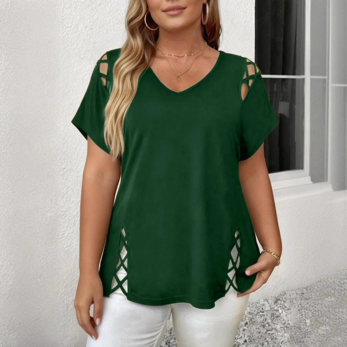 Bluse Caliria™ mit Aussparungen an Schultern und Seiten sowie V-Ausschnitt