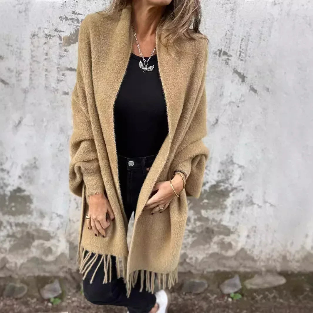 Valmonté™ Mantel im Poncho-Stil aus Weichem Garn mit Fransen und Handgearbeitetem Finish / Die Sanftheit des Winters trifft auf Französische Eleganz!
