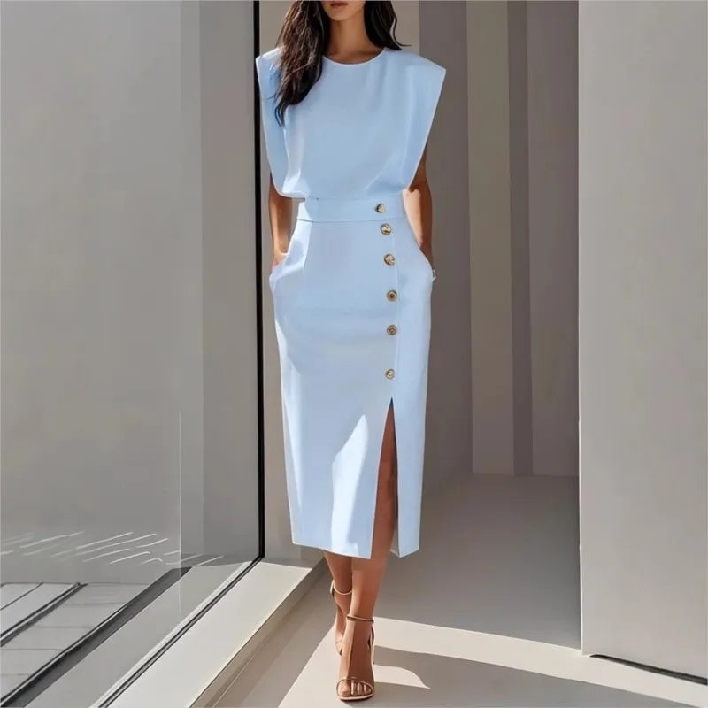 Vestido Maelle™ Midi Con Hombros Estructurados, Botones Laterales Y Abertura Frontal