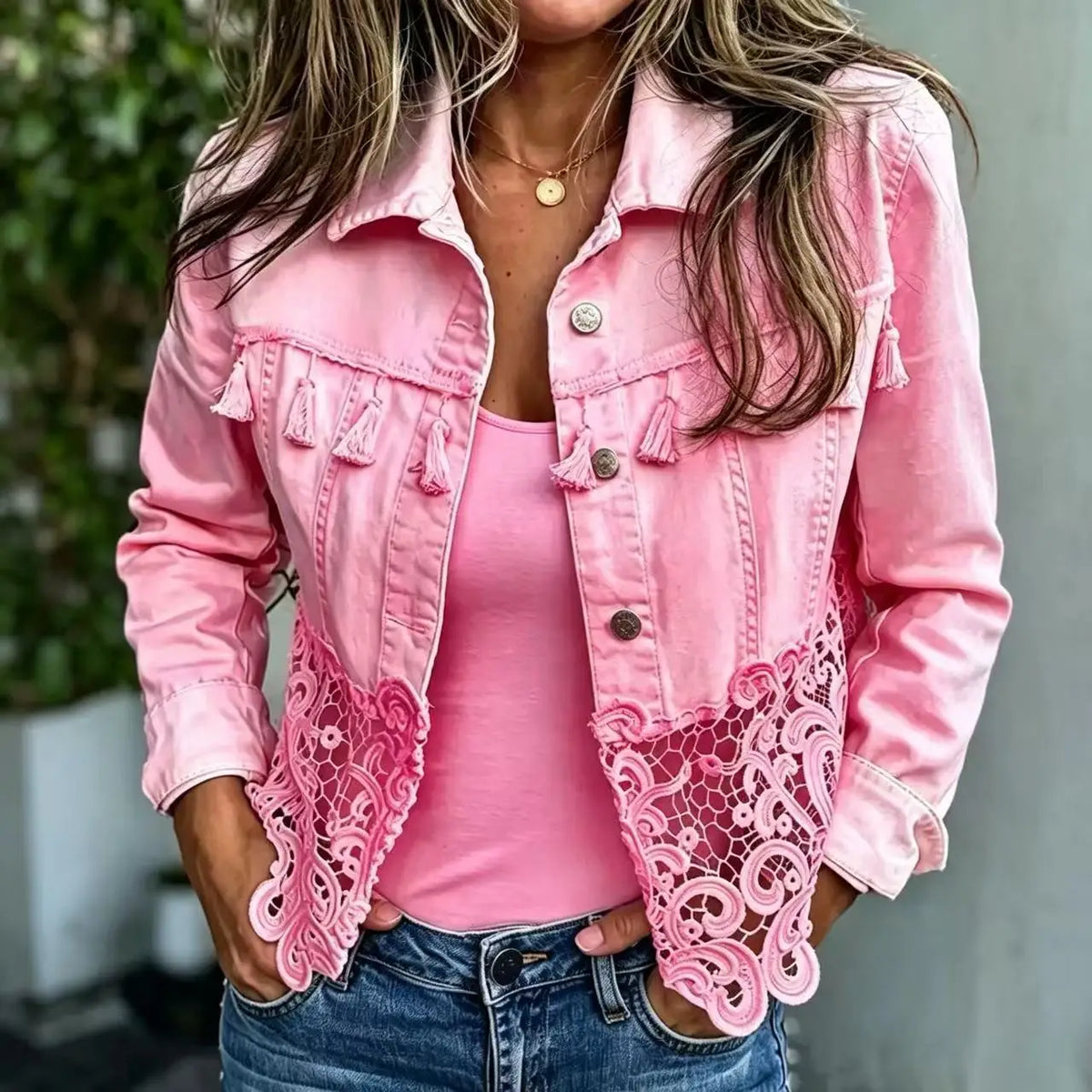 Caprielle™ Jeansjacke mit Durchbrochener Spitze am Saum und Quasten-Details im Brustbereich