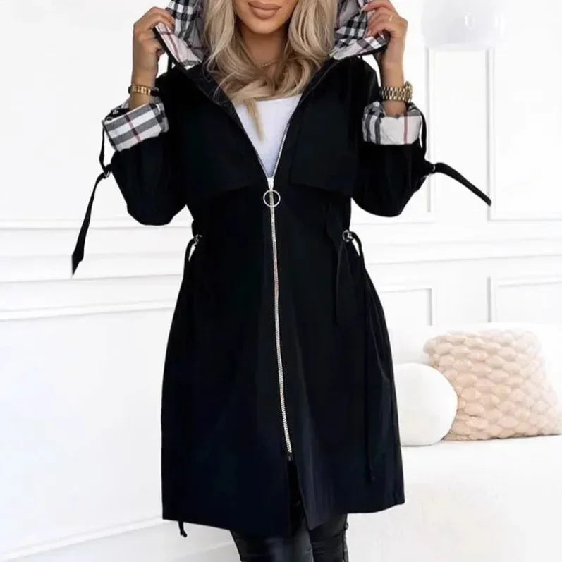 BerlinCraft™ Mantel mit Urbanen Cutouts und Hochwertigen Details / Verleihen Sie Ihrem Winterlook einen Hauch von Chic!