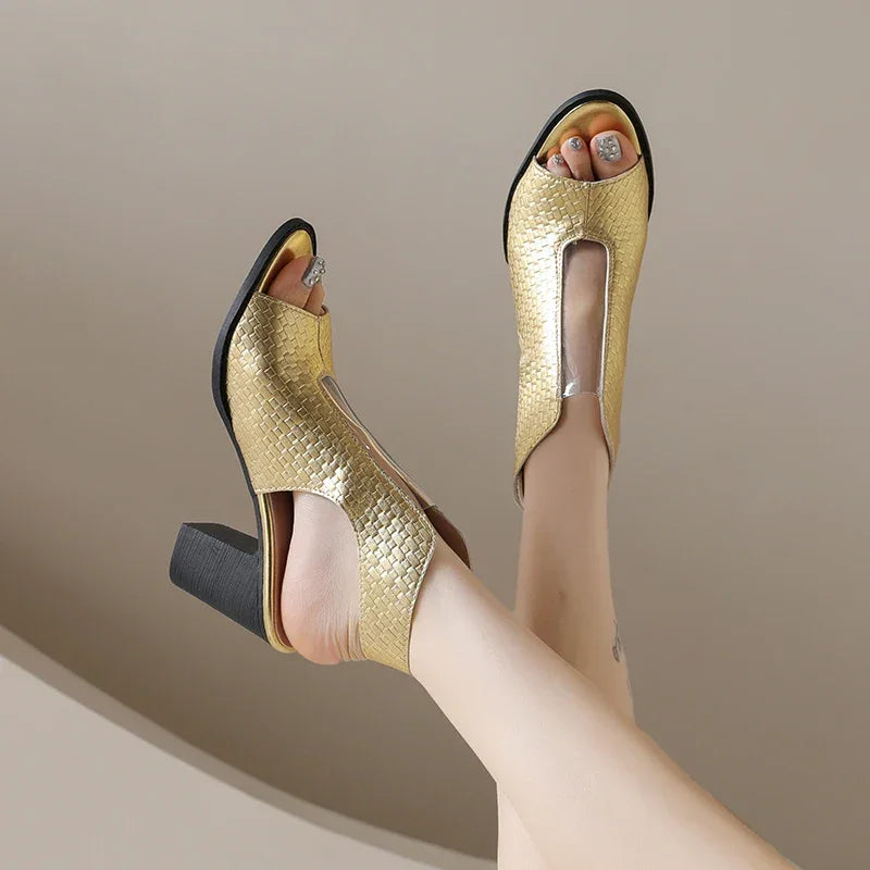 Mirelle™-Sandale mit Strukturierter Oberfläche und Umschließendem Design