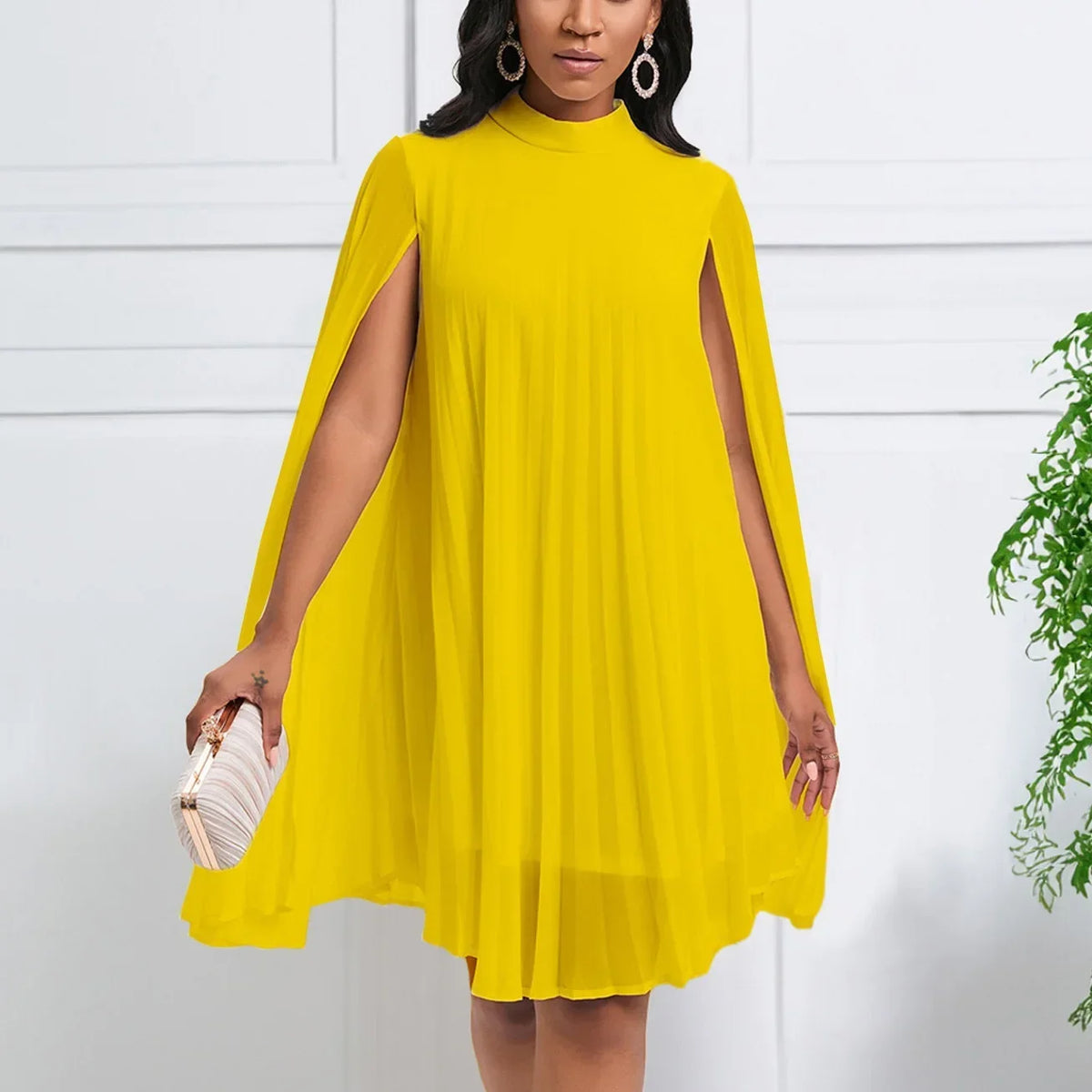 Lumera™ Kleid mit Stehkragen, Langen Cape-Ärmeln und Fließendem Fall