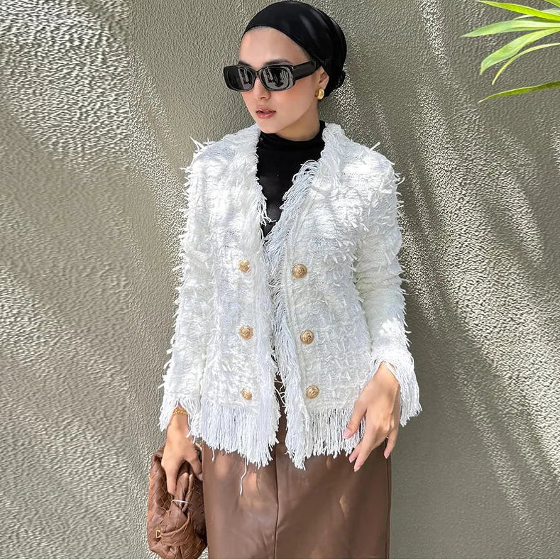 Bellemont™ Jacke aus Premium-Bouclé mit Feinen Fransen und Metallknöpfen / Wo Klassik auf Moderne Trifft!