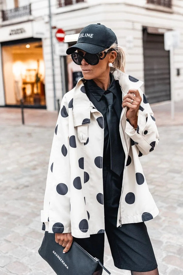 Hella™ Jacke mit Tupfenmuster, hohem Kragen und weiter Passform