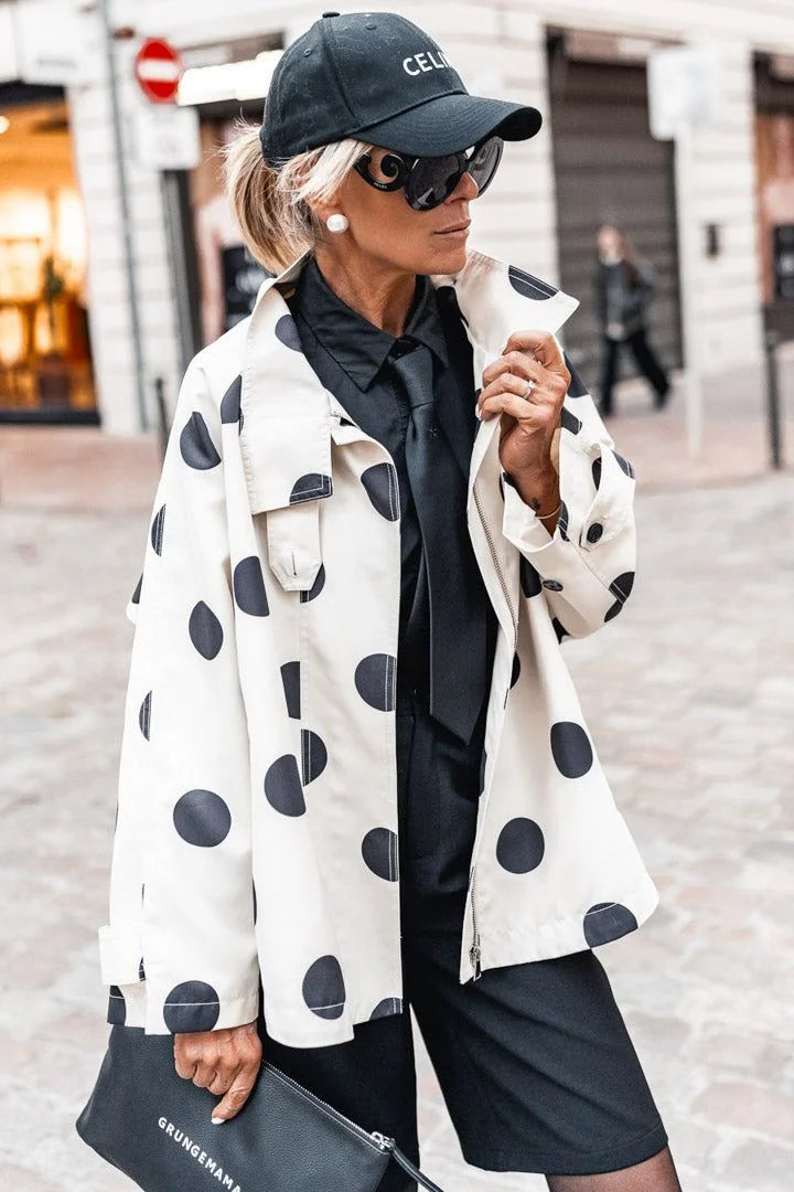 Hella™ Jacke mit Tupfenmuster, hohem Kragen und weiter Passform