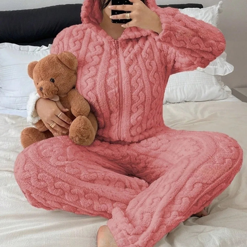 Kuscheloverall Ursina™ mit Ohrenkapuze, flauschiger Struktur und Teddy-Applikation am Rücken