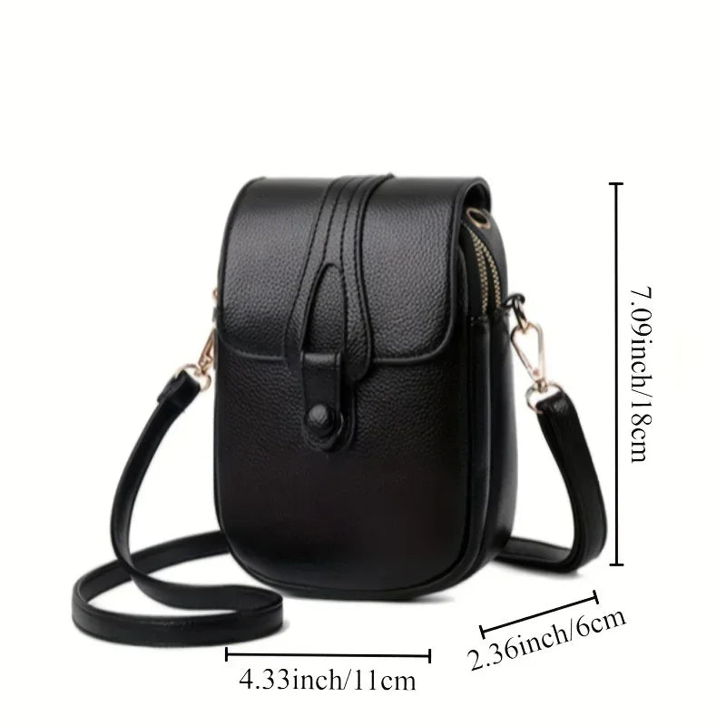 Kompakte Damen-Umhängetasche aus Leder mit minimalistischem Design und verstellbarem Riemen.