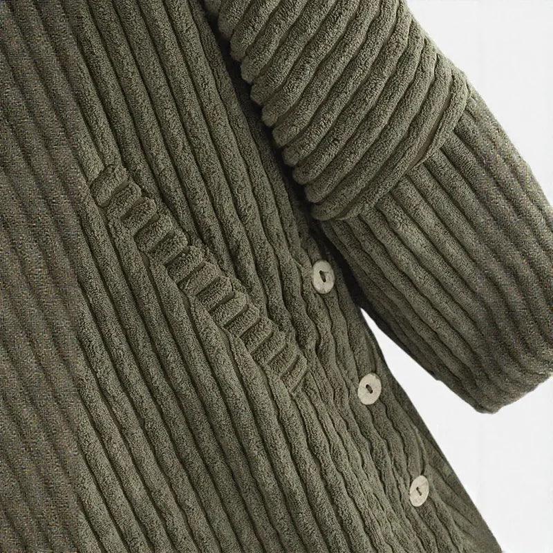CloudWarm Eleganz™ Mantel aus Geripptem Cord mit Großzügiger Kapuze und Seitlichen Knöpfen / Die Vielseitige Winterjacke für Stil, Wärme und Alltagstauglichkeit!