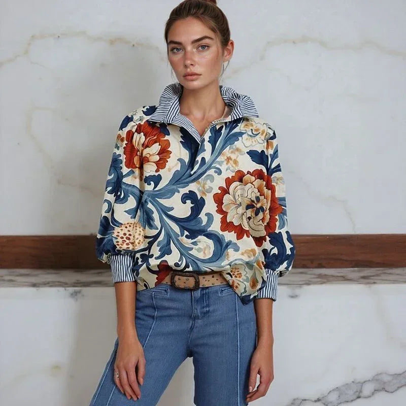 Allura™ Bluse mit Gestreiftem Hemdkragen und Riviera-Inspiriertem Art-Print / Lässige Eleganz mit Feinem Design