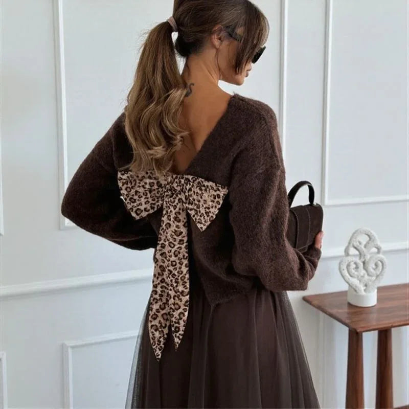 Noémie™-Set mit weicher Strickbluse und Animal-Print-Schleife am Rücken / Gemütliche Eleganz mit überraschendem Charme!