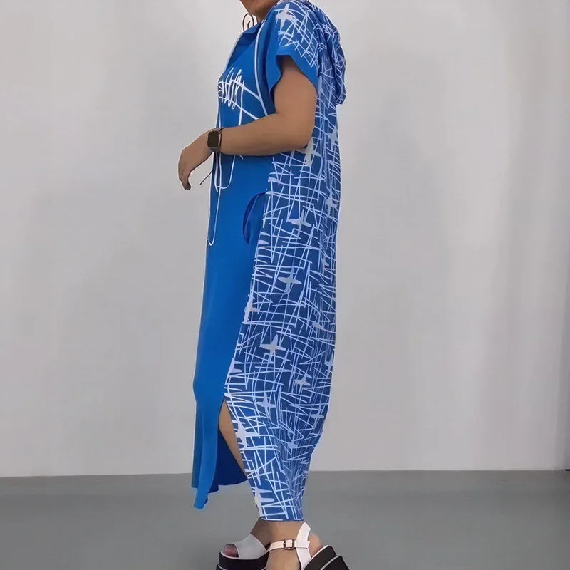Lidia™ Kleid mit Kapuze und zeitgenössischem Signature-Print