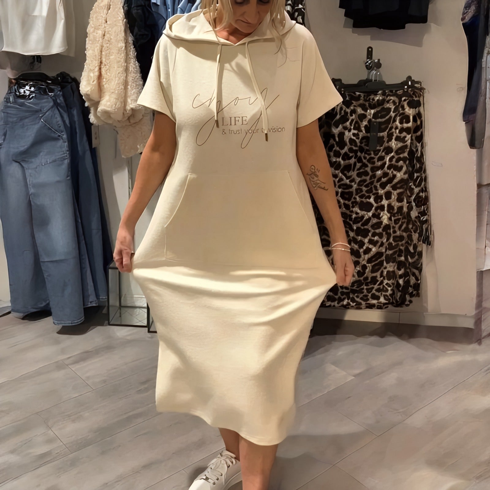 Nora™ Kleid mit Kapuze und funktionaler Fronttasche