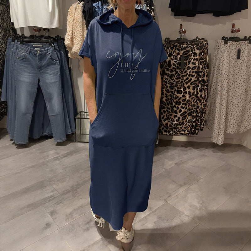 Nora™ Kleid mit Kapuze und funktionaler Fronttasche