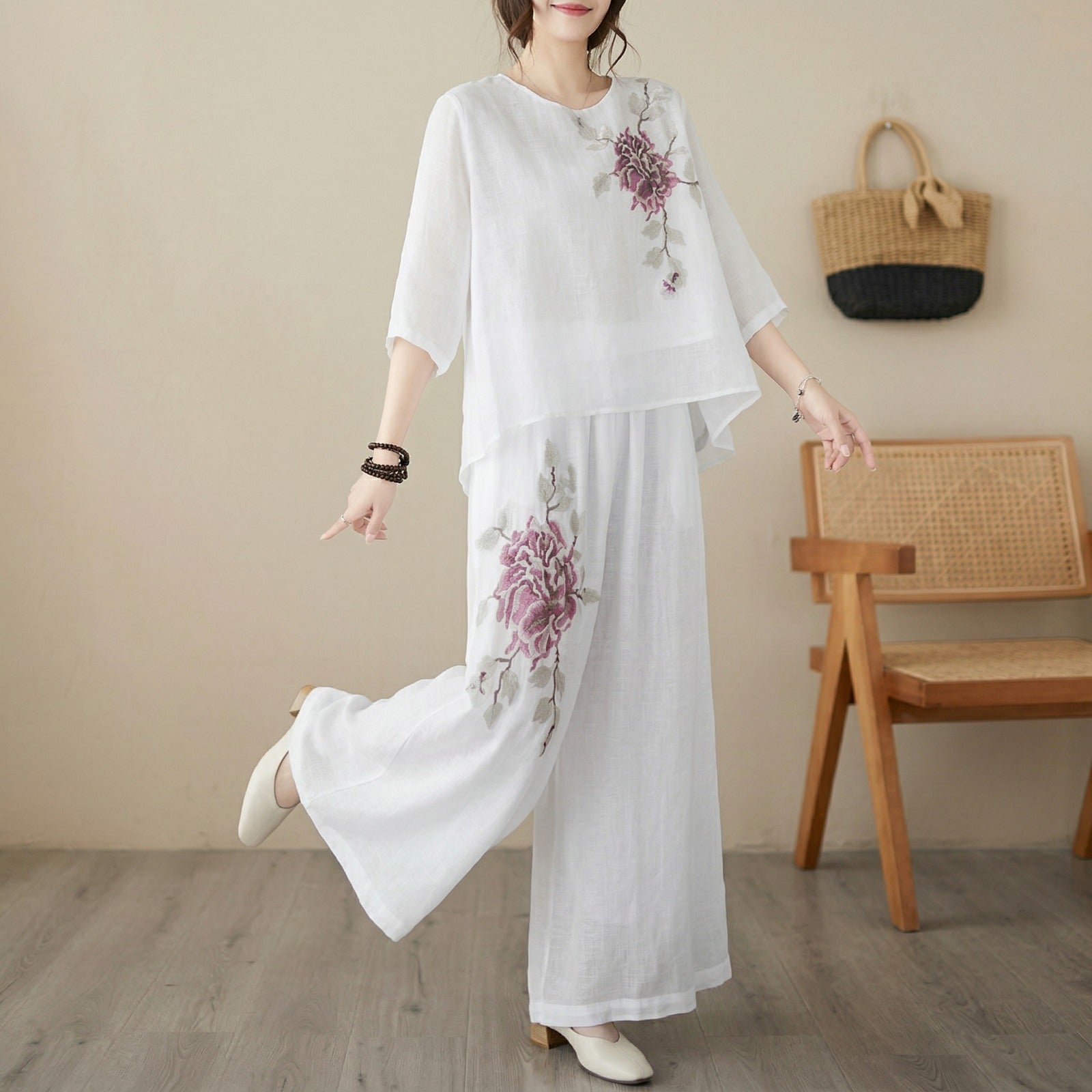 Nicole™ Set aus Baumwoll Leinen mit zarter Blumenstickerei und Pantalon Hose