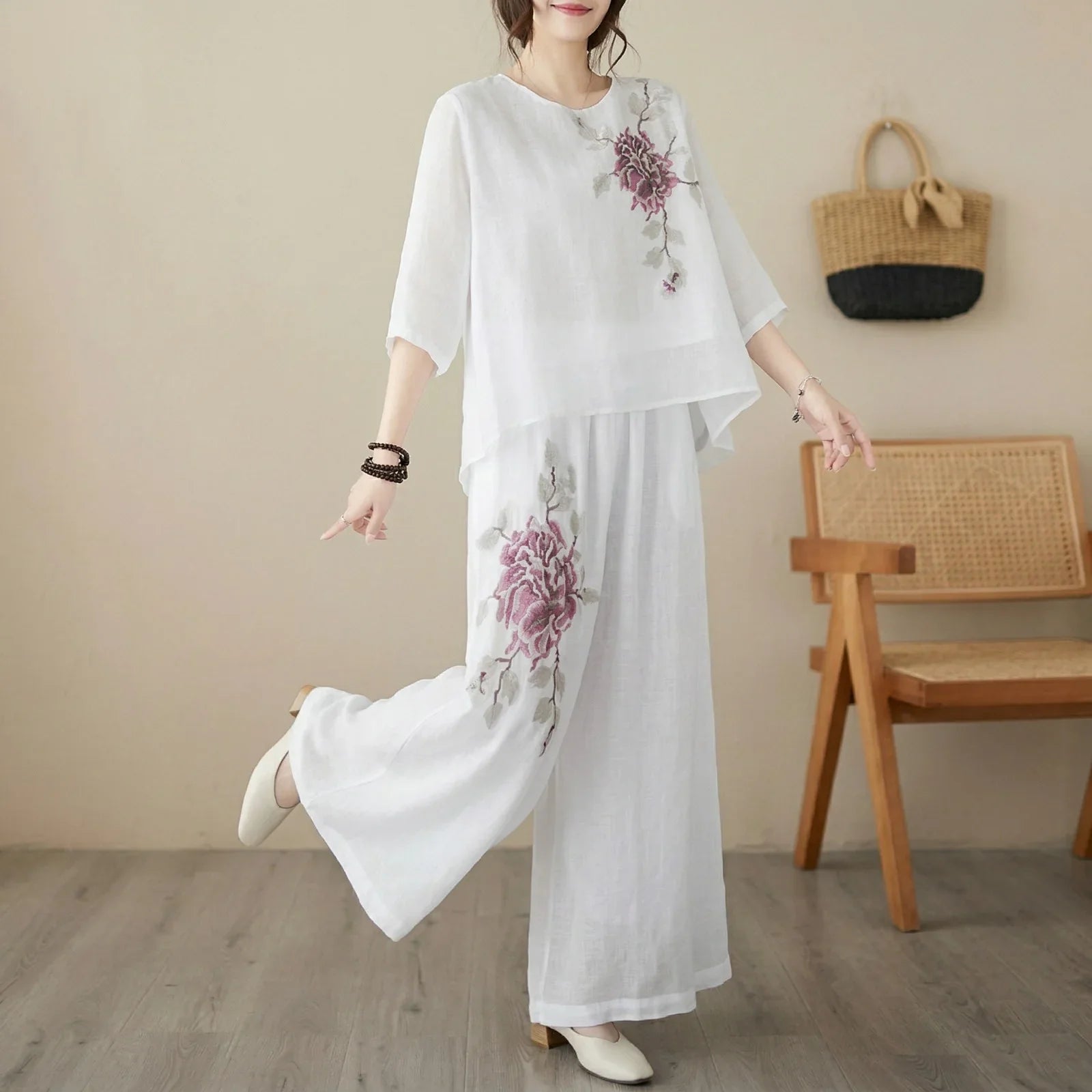 Nicole™ Set aus Baumwoll Leinen mit zarter Blumenstickerei und Pantalon Hose