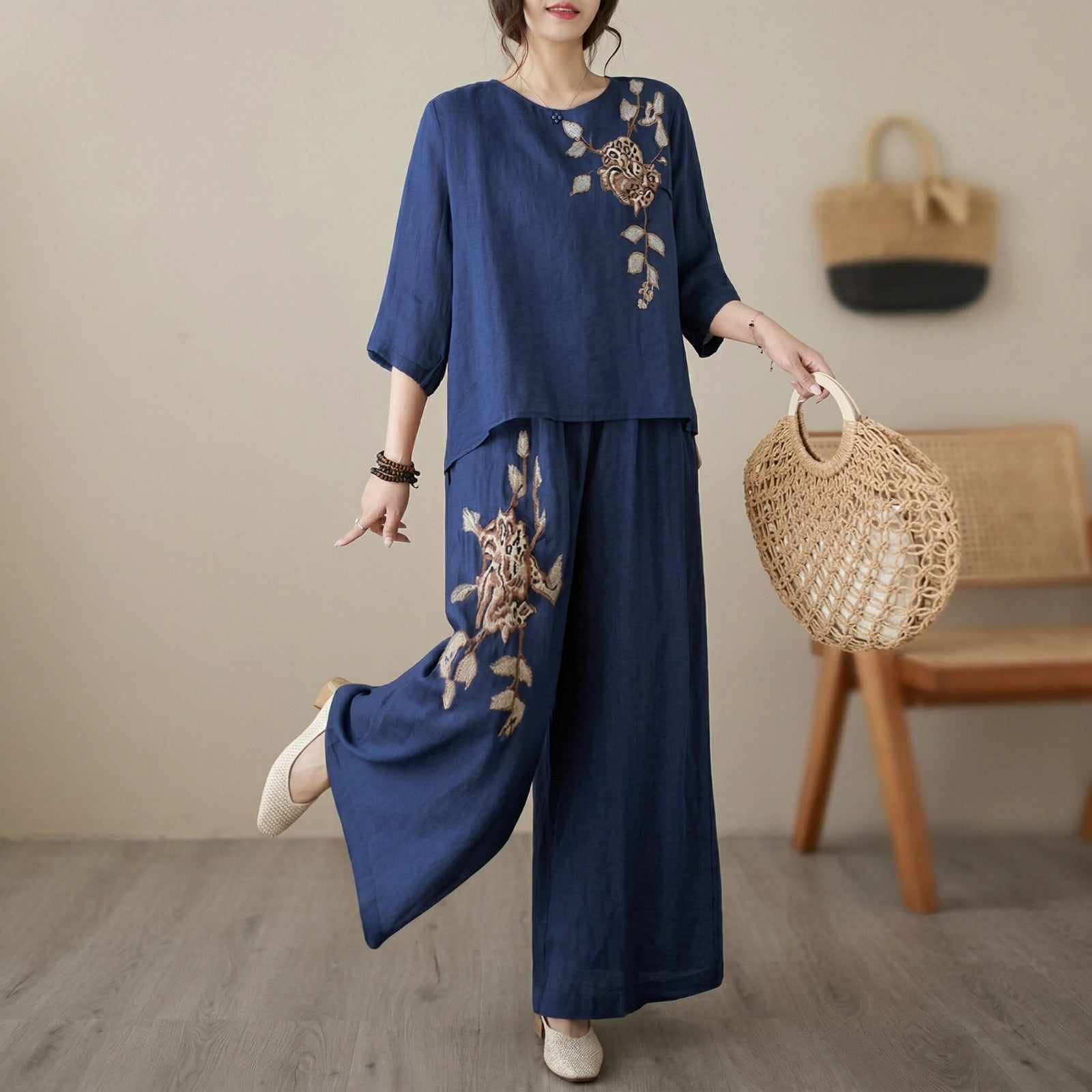 Nicole™ Set aus Baumwoll Leinen mit zarter Blumenstickerei und Pantalon Hose