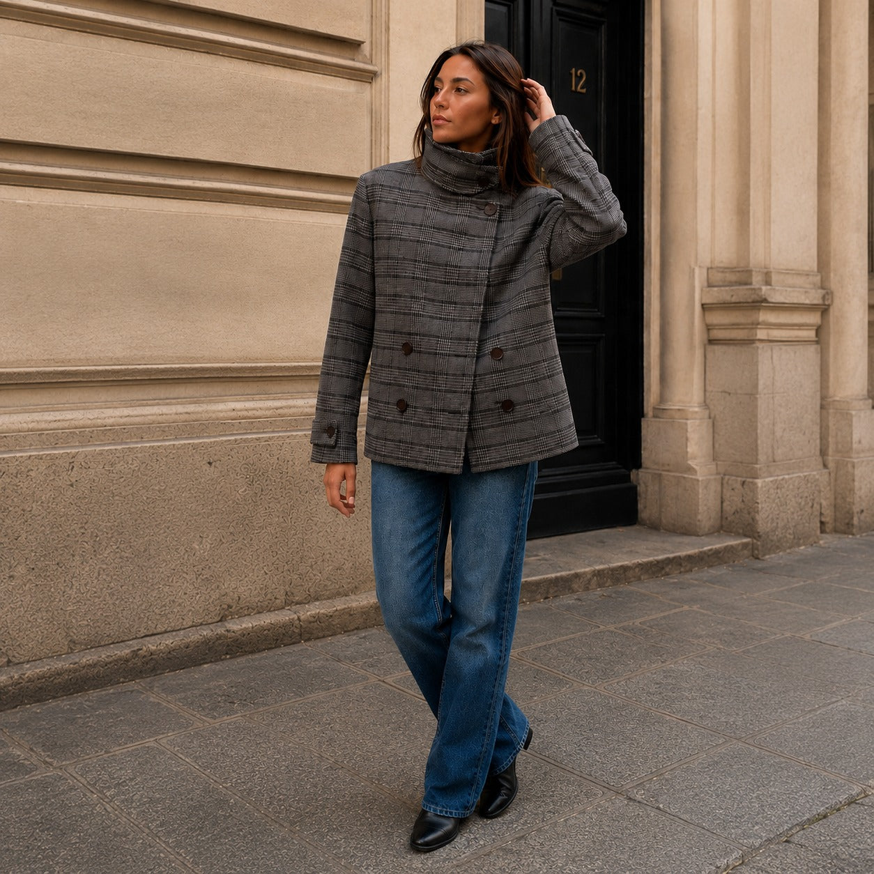 Jacke Nolene™ mit Asymmetrischer Knopfleiste, Hohem Stehkragen und Karomuster