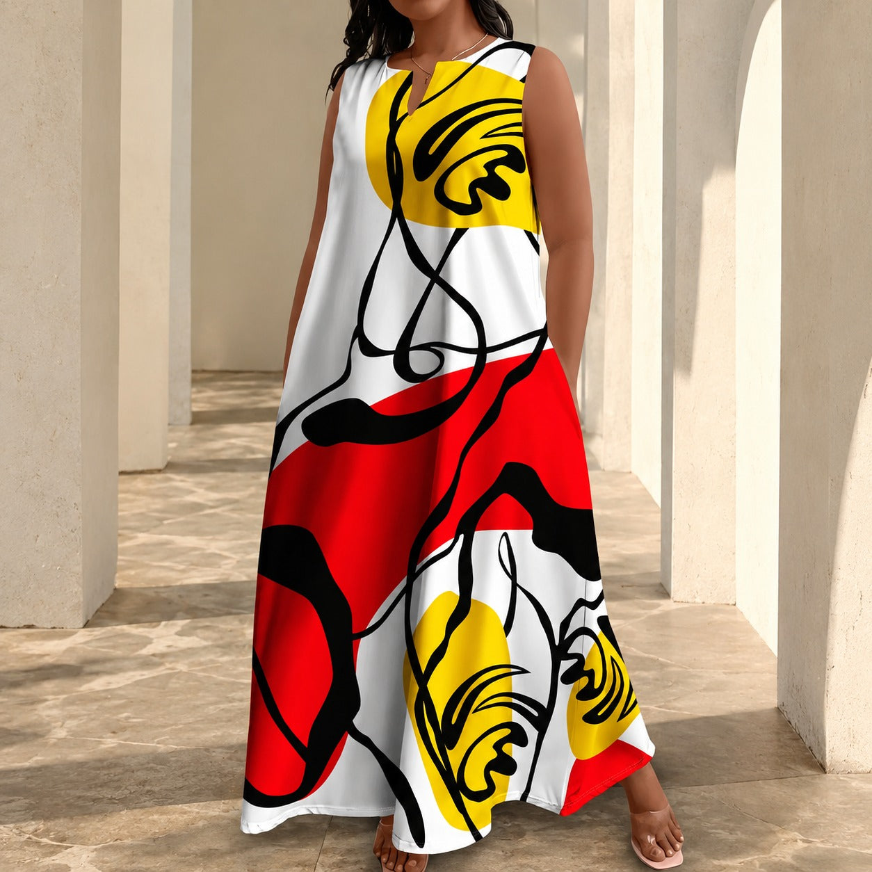 Kleid Solenne™ mit abstraktem Print, V-Ausschnitt und fließendem Fall