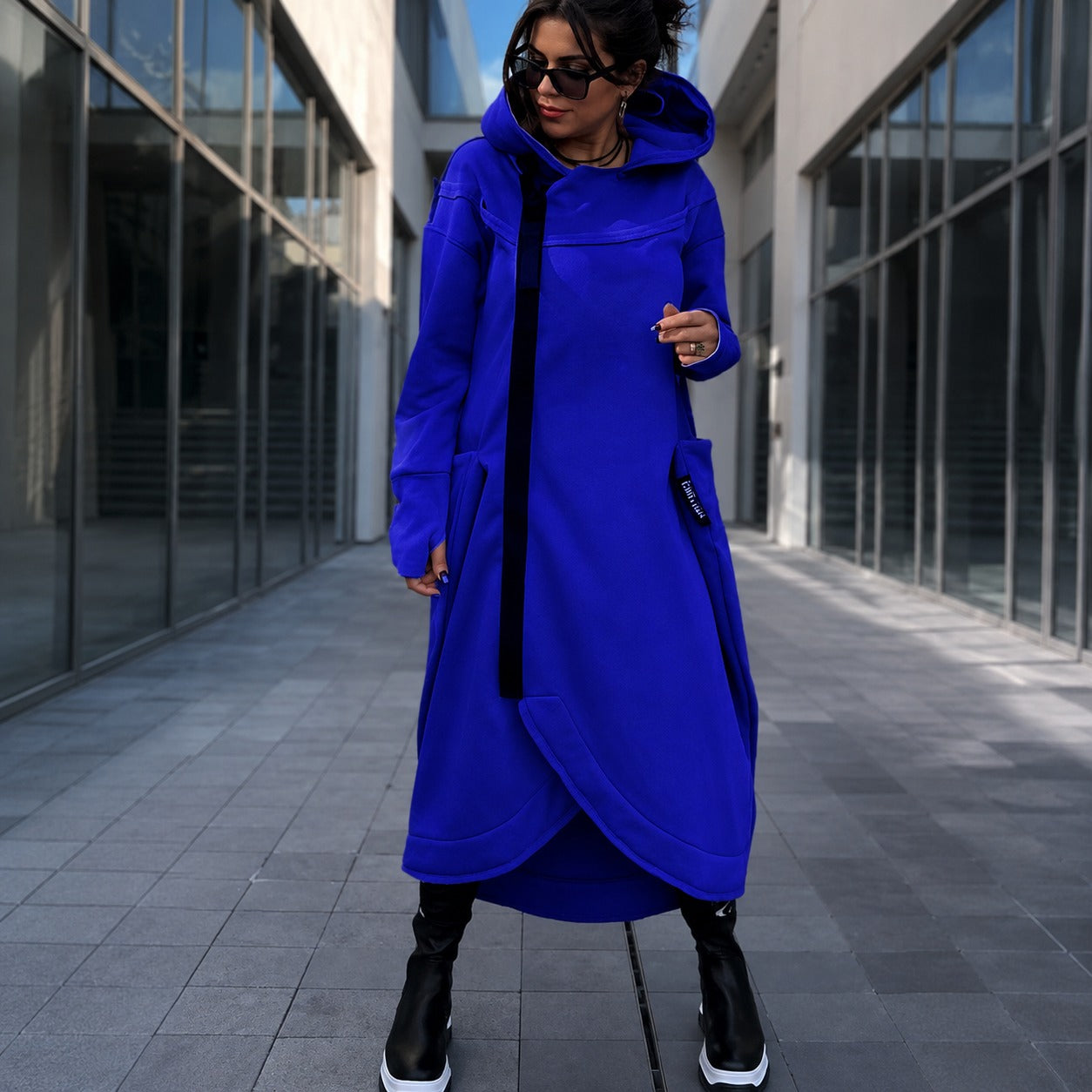 Kleid Malva™ mit asymmetrischem Reißverschluss, Kapuze und aufgesetzten Taschen