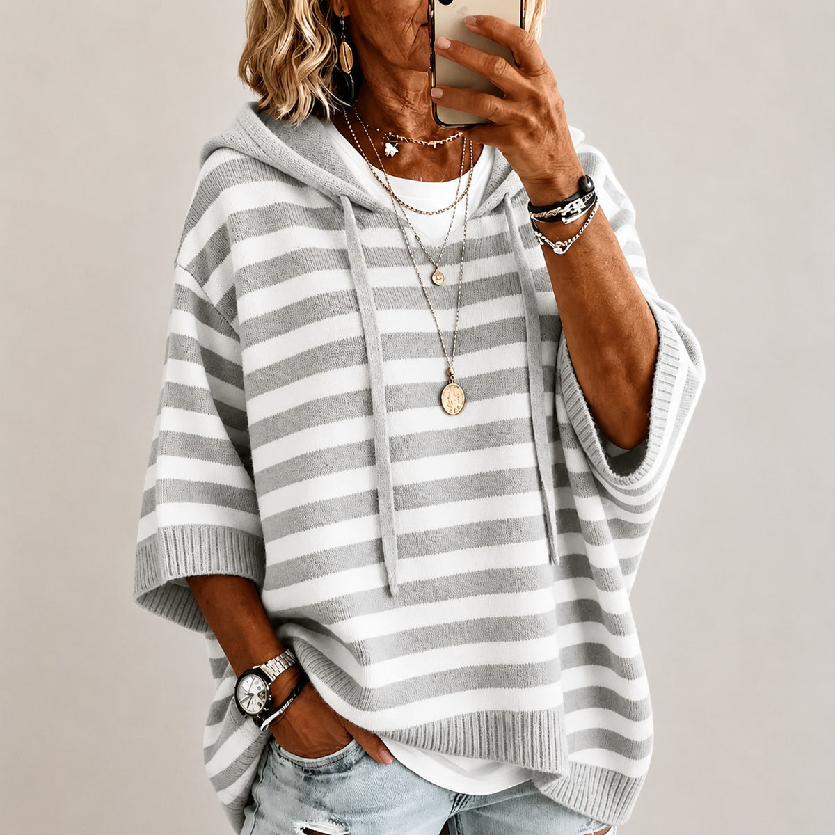 Leichter Pullover Monika™ mit Kapuze, Kontraststreifen und Rippabschluss