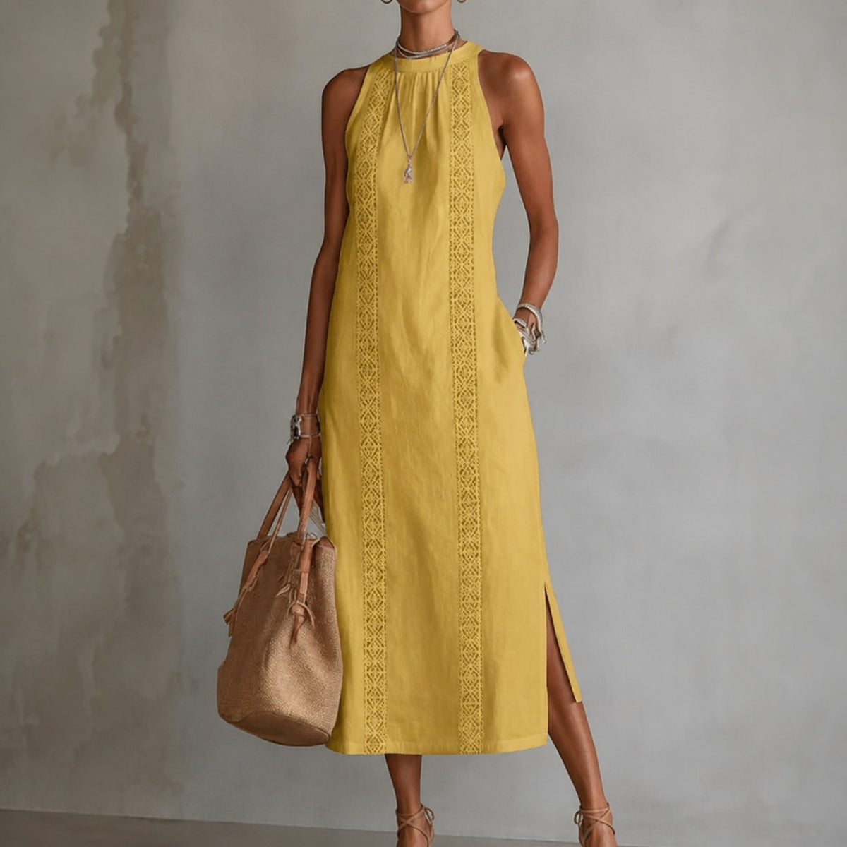 Coralie™ Kleid mit Godetrock, hohem Ausschnitt und vertikalen Ornamentdetails