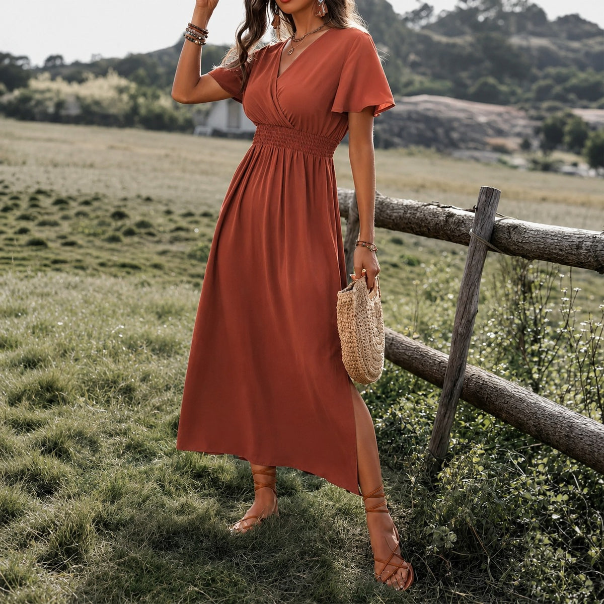 Kleid Linnea™ mit Wickel-V-Ausschnitt, geraffter Taille und Seitenschlitz