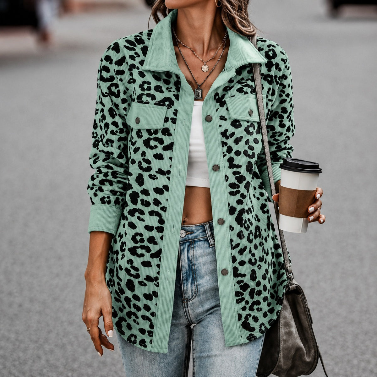 Jacke Emilia™ mit Animal-Print, Pattentaschen und Knopfleiste