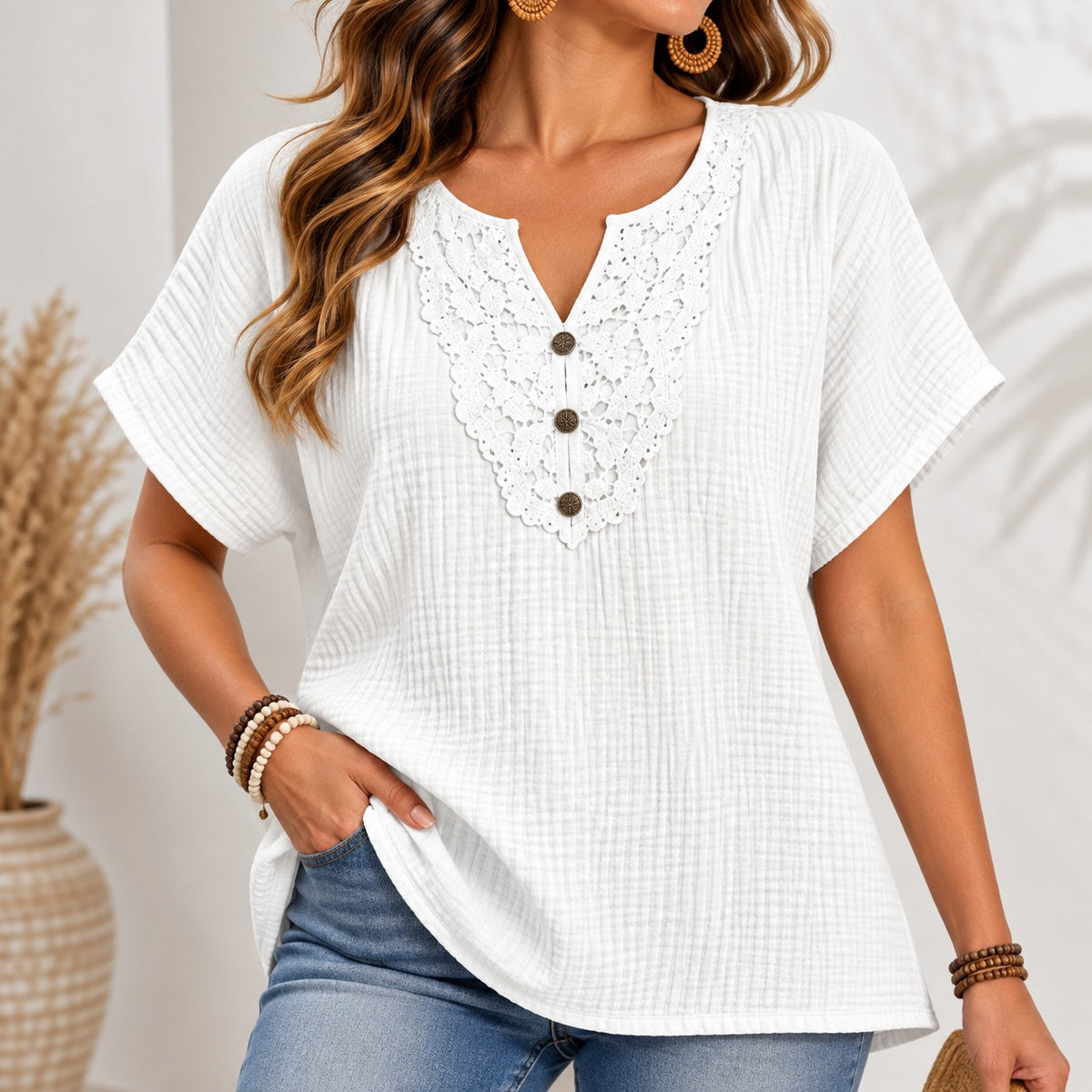Nelea™ Bluse mit ornamentaler Spitze am Ausschnitt und lockerer Passform