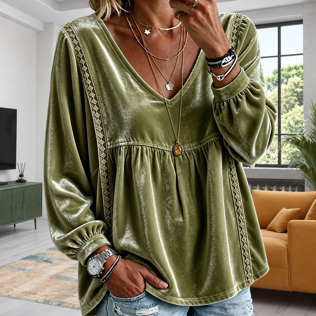 Bluse Carina™ mit V-Ausschnitt und geometrischen Borten