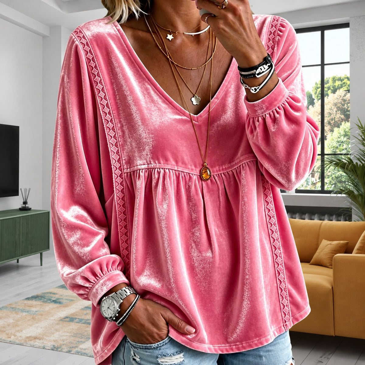 Bluse Carina™ mit V-Ausschnitt und geometrischen Borten