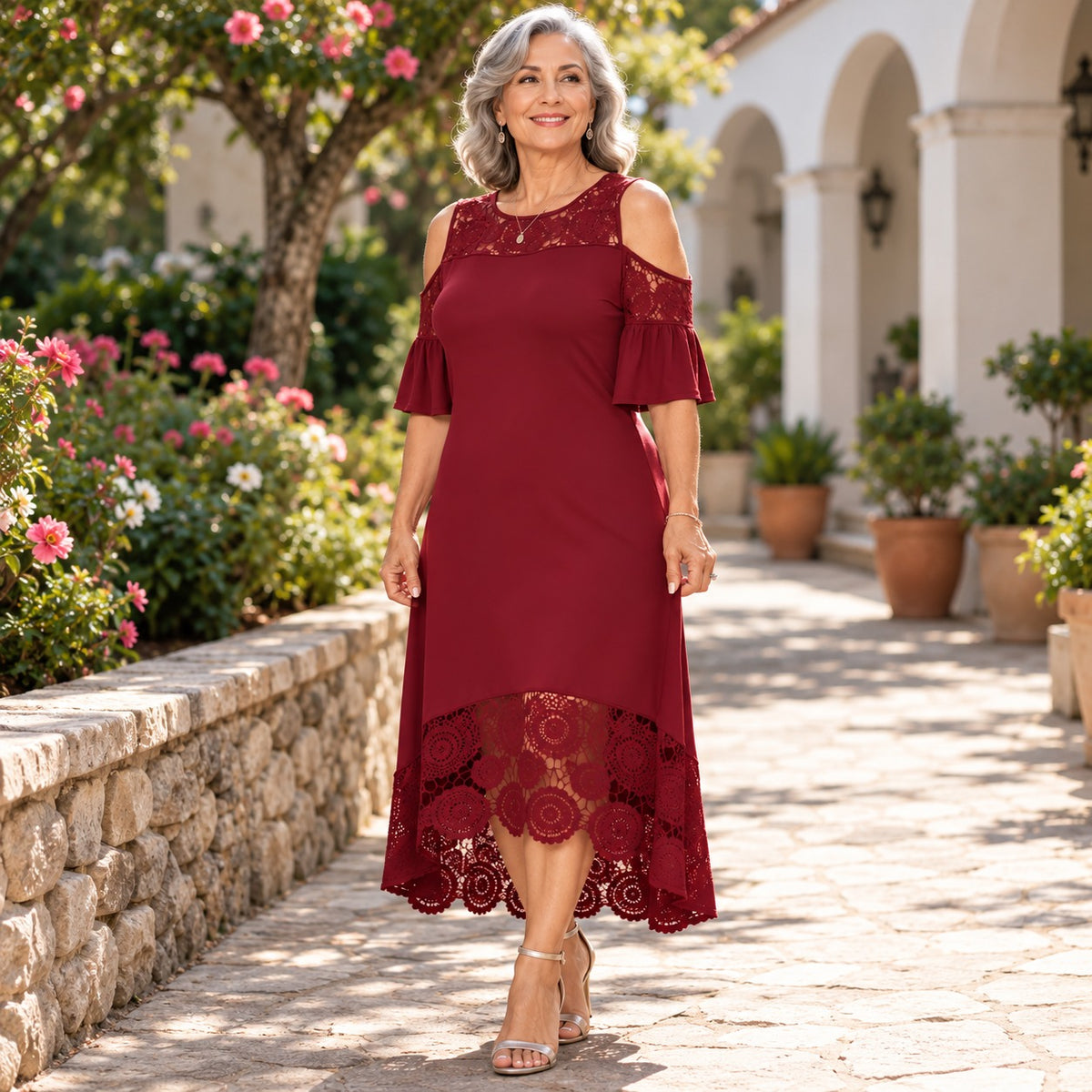 Caterina™ Kleid mit Spitzendetails, Schulter-Cut-outs und asymmetrischem Saum