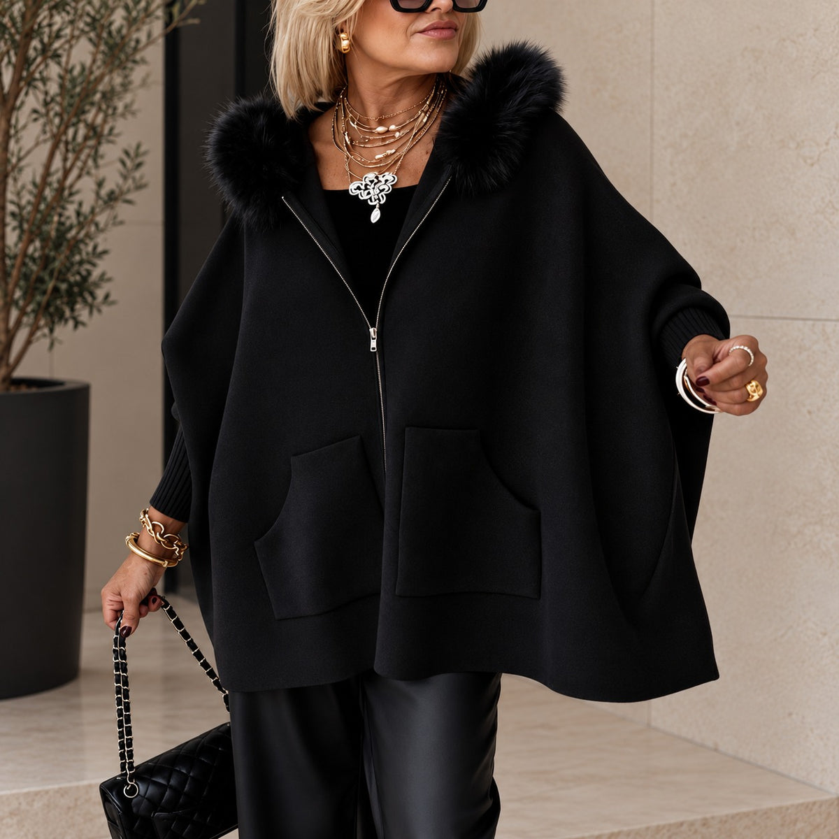Jacke Waldina™ mit flauschiger Kapuze, Strickbündchen und Frontreißverschluss