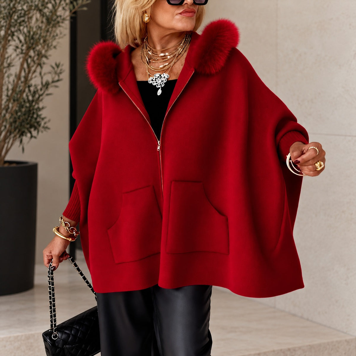 Jacke Waldina™ mit flauschiger Kapuze, Strickbündchen und Frontreißverschluss