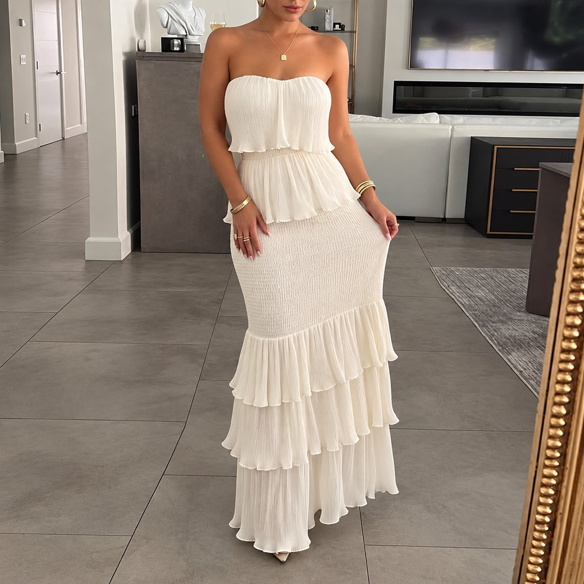 Kleid Liselotte™ mit trägerlosem Ausschnitt, Smokpartie und Volants