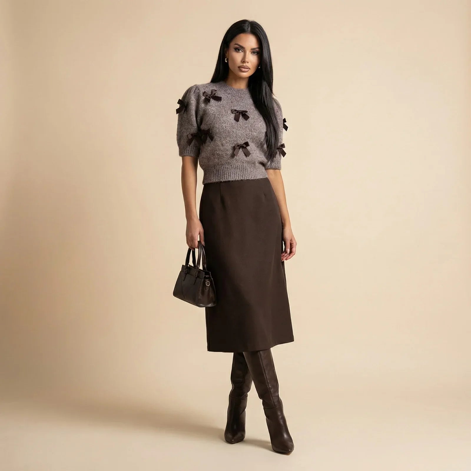 Urban Duchess™ Mit Einem Satinkleid Und Einer Zarten Strickbluse