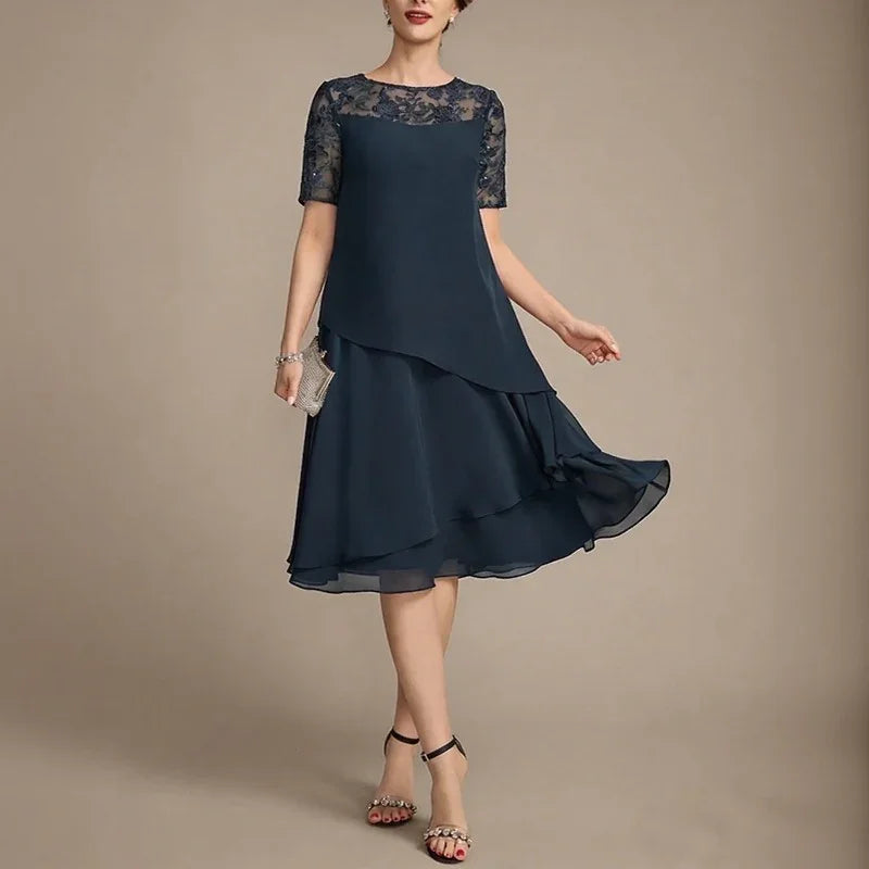 Monéa™ Kleid mit Spitzendetail und Eleganten Lagen