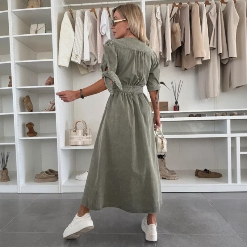 Solvera™ Kleid mit modellierender Passform und eleganter Präsenz