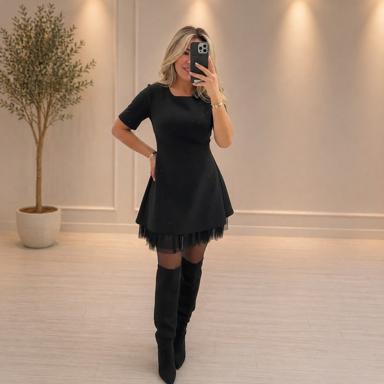 Delvane™ Kleid mit Dezentem Glanz und Premium-Finish