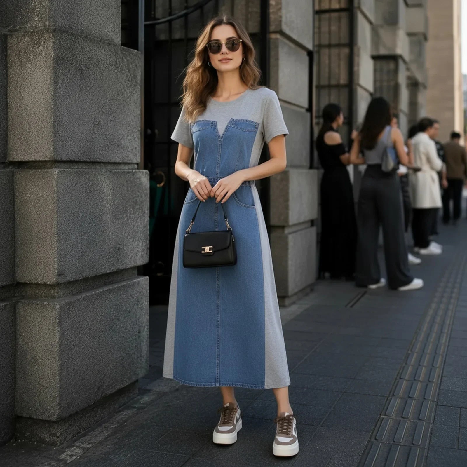 Alisse™ Kleid mit Denim-Panel und Modernem Design