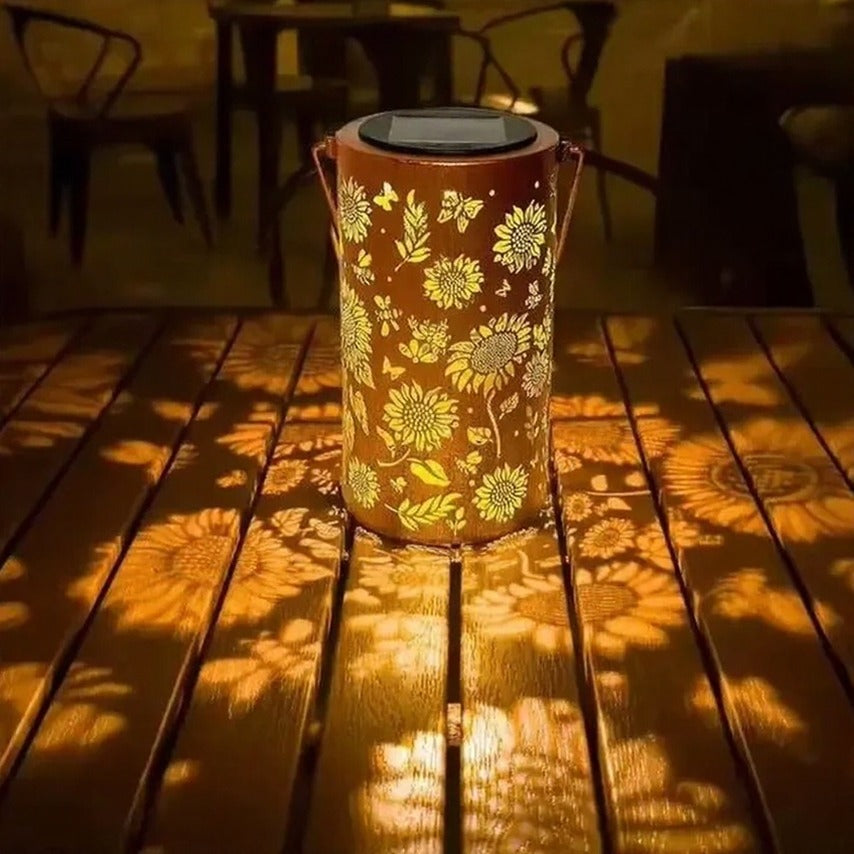 Sonnenschein™ Solar-Laterne mit Blumenprojektion und Wasserbeständigkeit