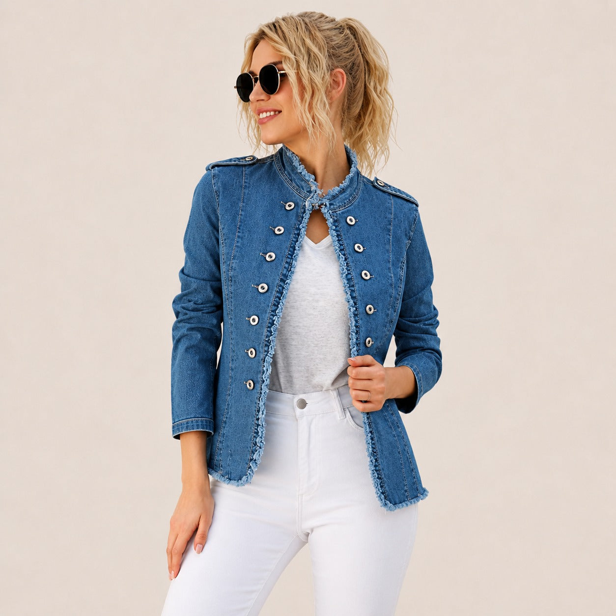 Jeansjacke Almina™ mit strukturierter Passform und ausgefransten Abschlüssen